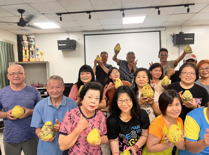 節慶元素融入媒體素養課程 田尾長青學苑學習好開心