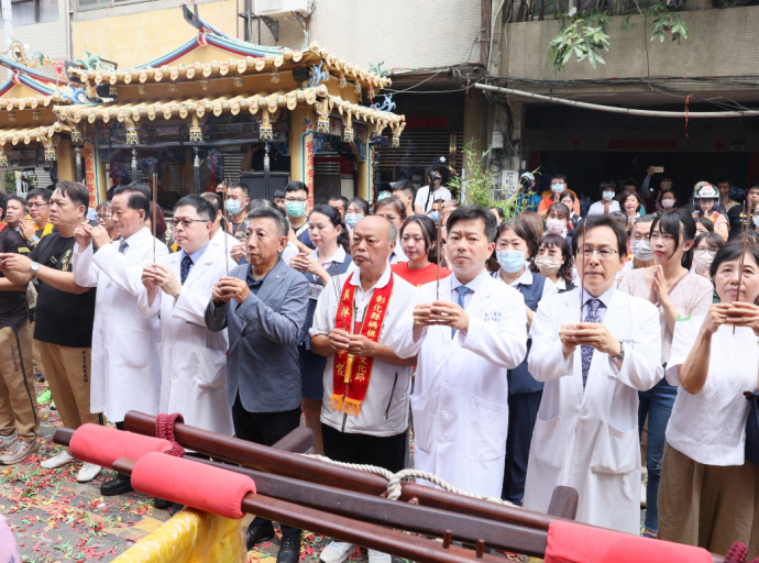 媽祖祈福文化節遶境停駕宏仁醫院為病生祈願