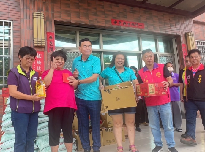埔心社區和玉意宮分送社區弱勢家庭物資及紅包並舉辦義剪活動