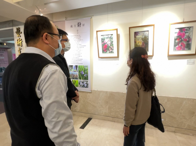 「歲月靜好」謝旻芬畫展為彰化醫院妝點浪漫優雅