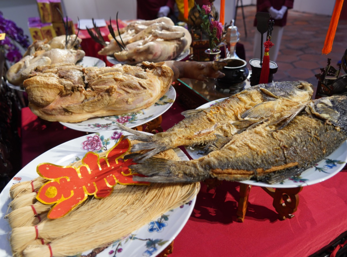 澎湃供品 遵循古禮『拜天公』鹿港最古味