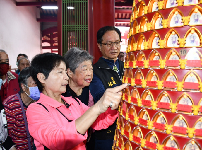 彰化市公所第十二度為低收入戶與獨居長者免費點燈祈福